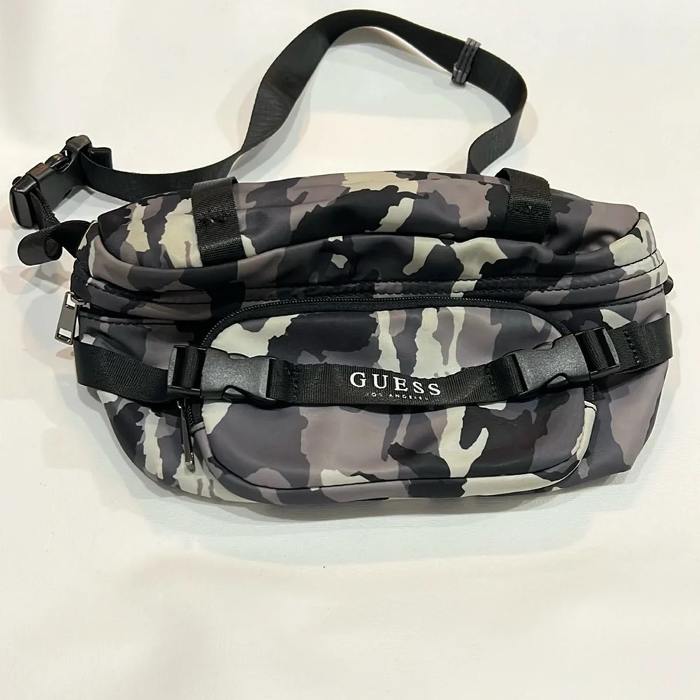Guess men’s waist pack - Camo
